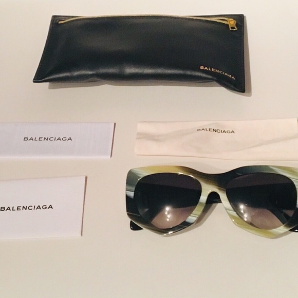Balenciaga Oversized Glasses - Picture 4 of 6